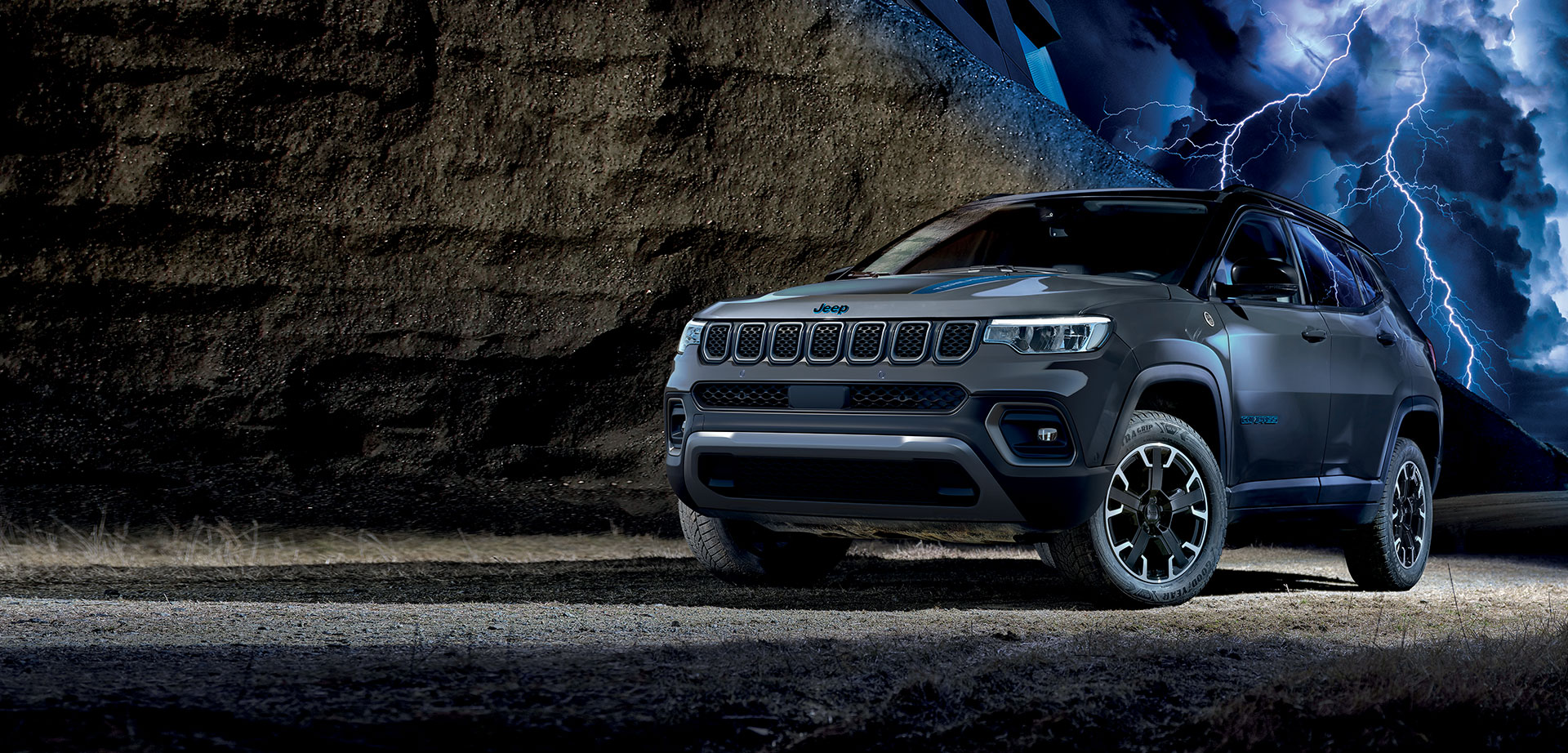 Το Jeep® Compass προσφέρει μια πλήρη σειρά εκδόσεων για μια αξεπέραστη οδηγική εμπειρία.
